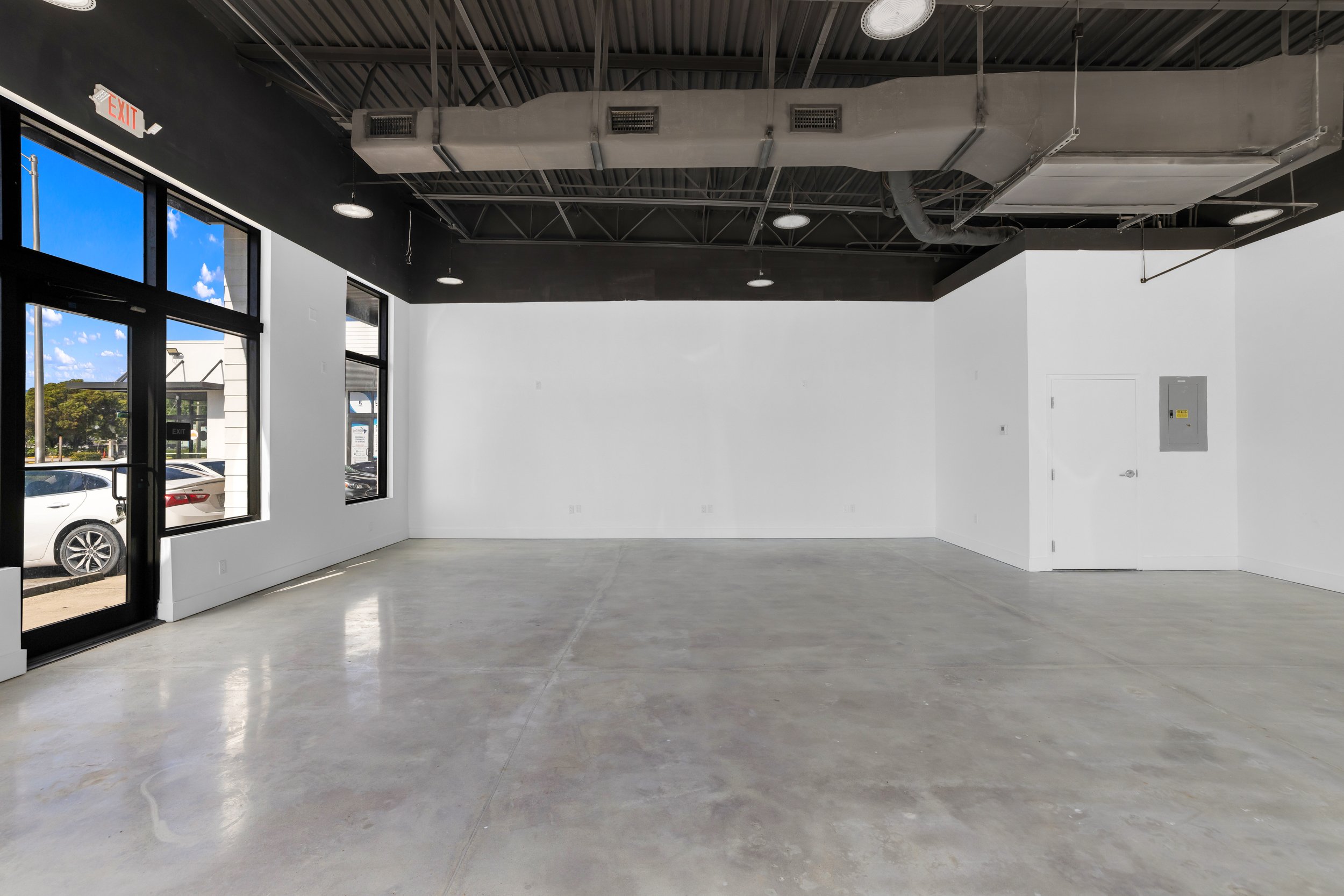 Retail Opportunity on Biscayne Boulevard | 2,738 SF Endcap