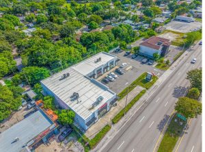 Retail Opportunity on Biscayne Boulevard | 2,738 SF Endcap