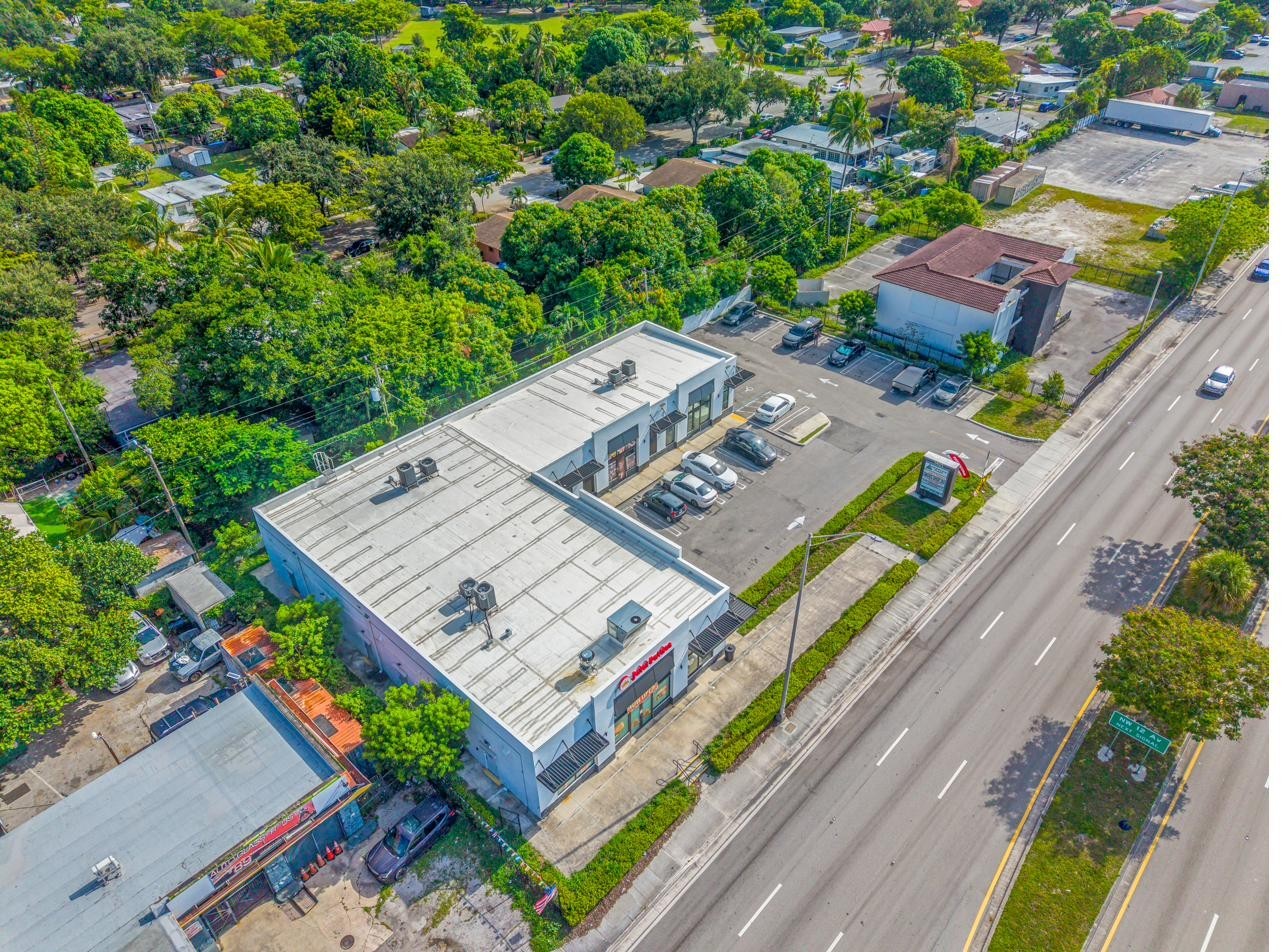 Retail Opportunity on Biscayne Boulevard | 2,738 SF Endcap