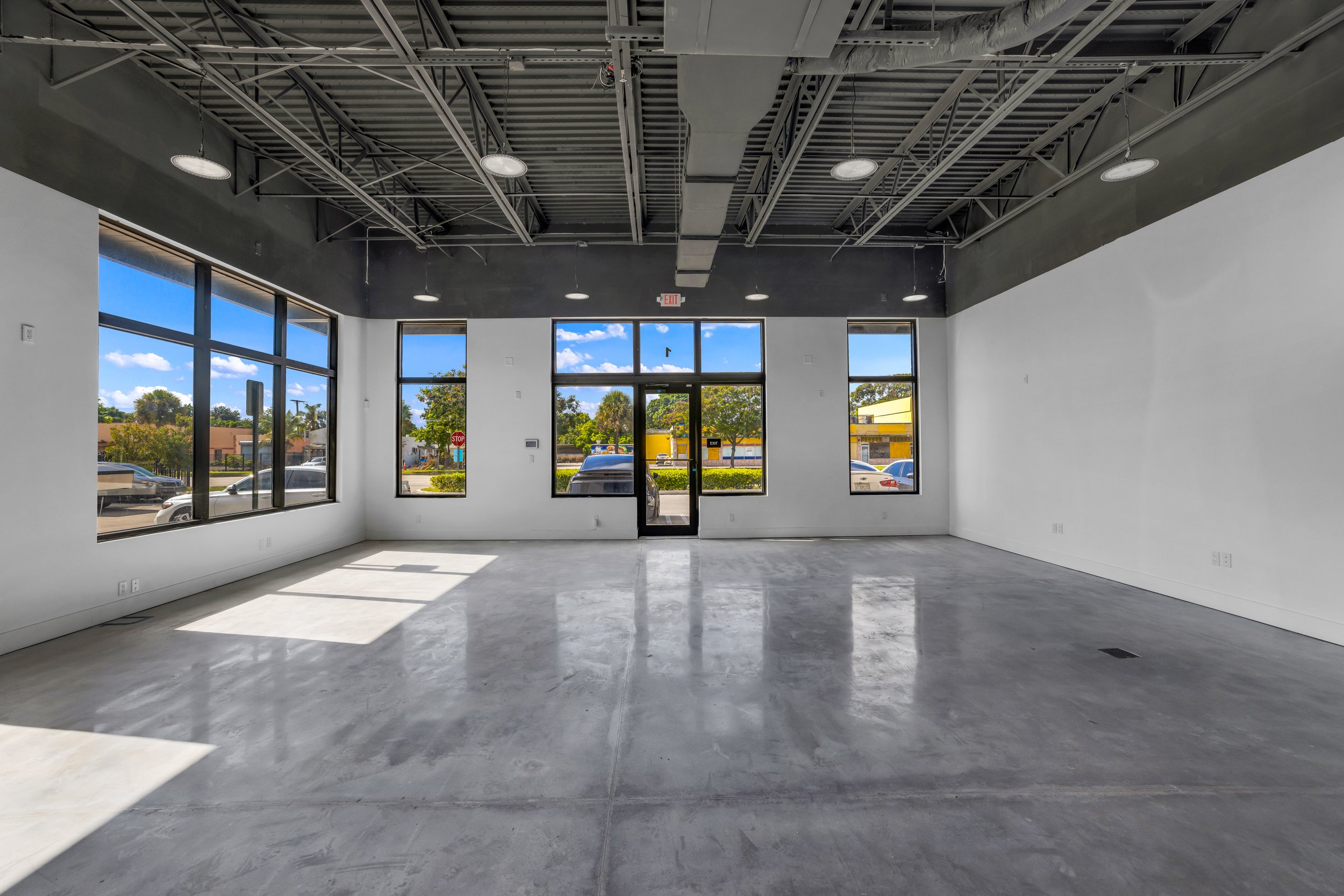 Retail Opportunity on Biscayne Boulevard | 2,738 SF Endcap